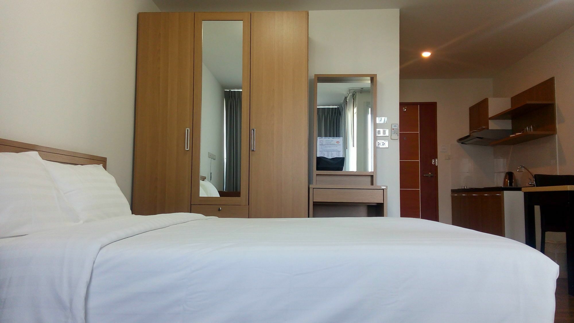 Winner Serviced Apartment Si Maha Phot Exterior photo